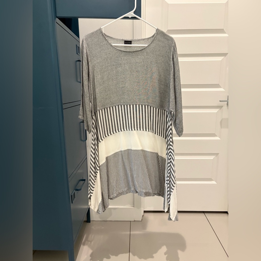 Dairi Tunic Gray and White One Size